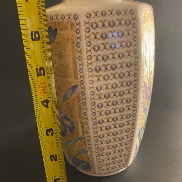 Japanese Vase Golden Mist Pattern Fine Porcelain Floral Design Gold Trim - Picture 6 of 6